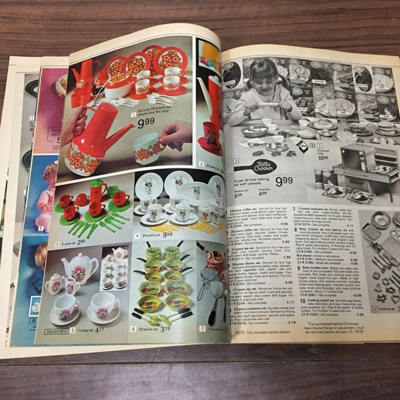 1975 Eatons Christmas Catalog Canada - Picture 12 of 16